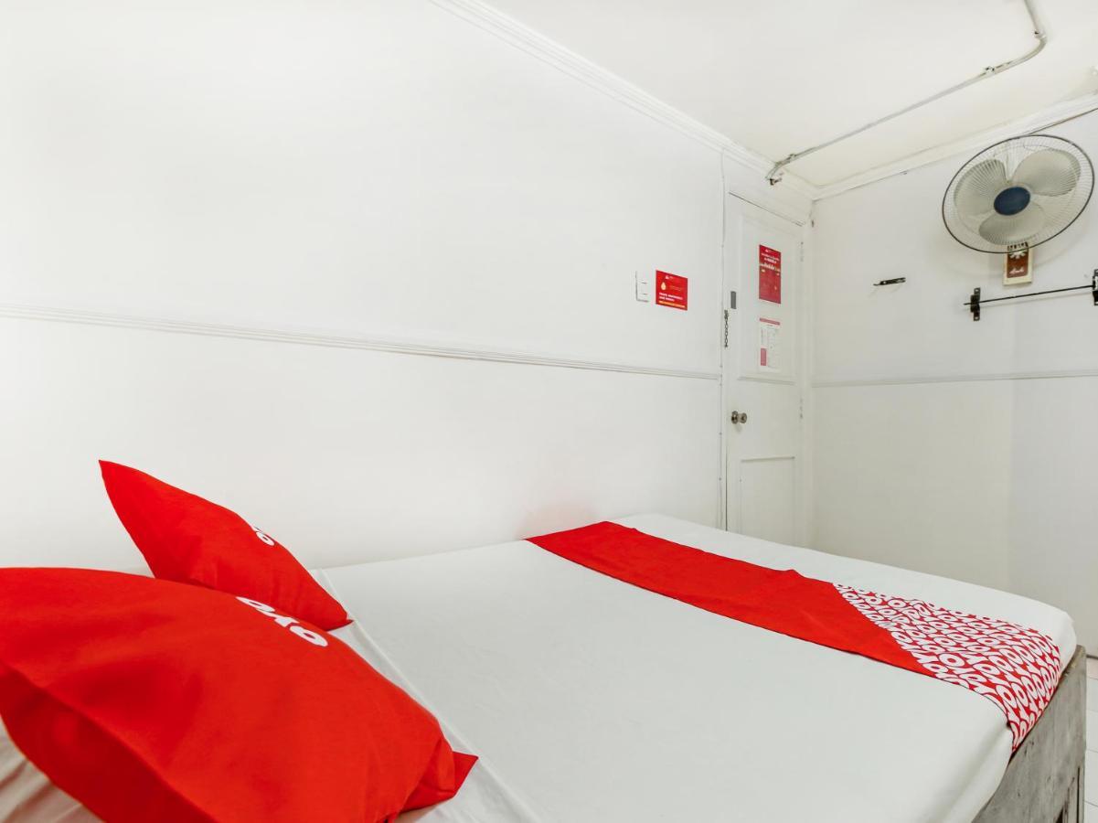 Oyo 842 City Smiles Apartelle San Juan  Bagian luar foto