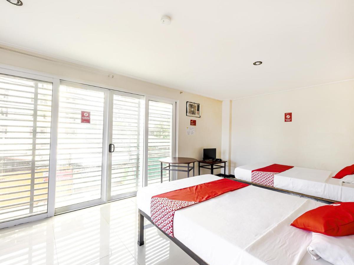 Oyo 842 City Smiles Apartelle San Juan  Bagian luar foto