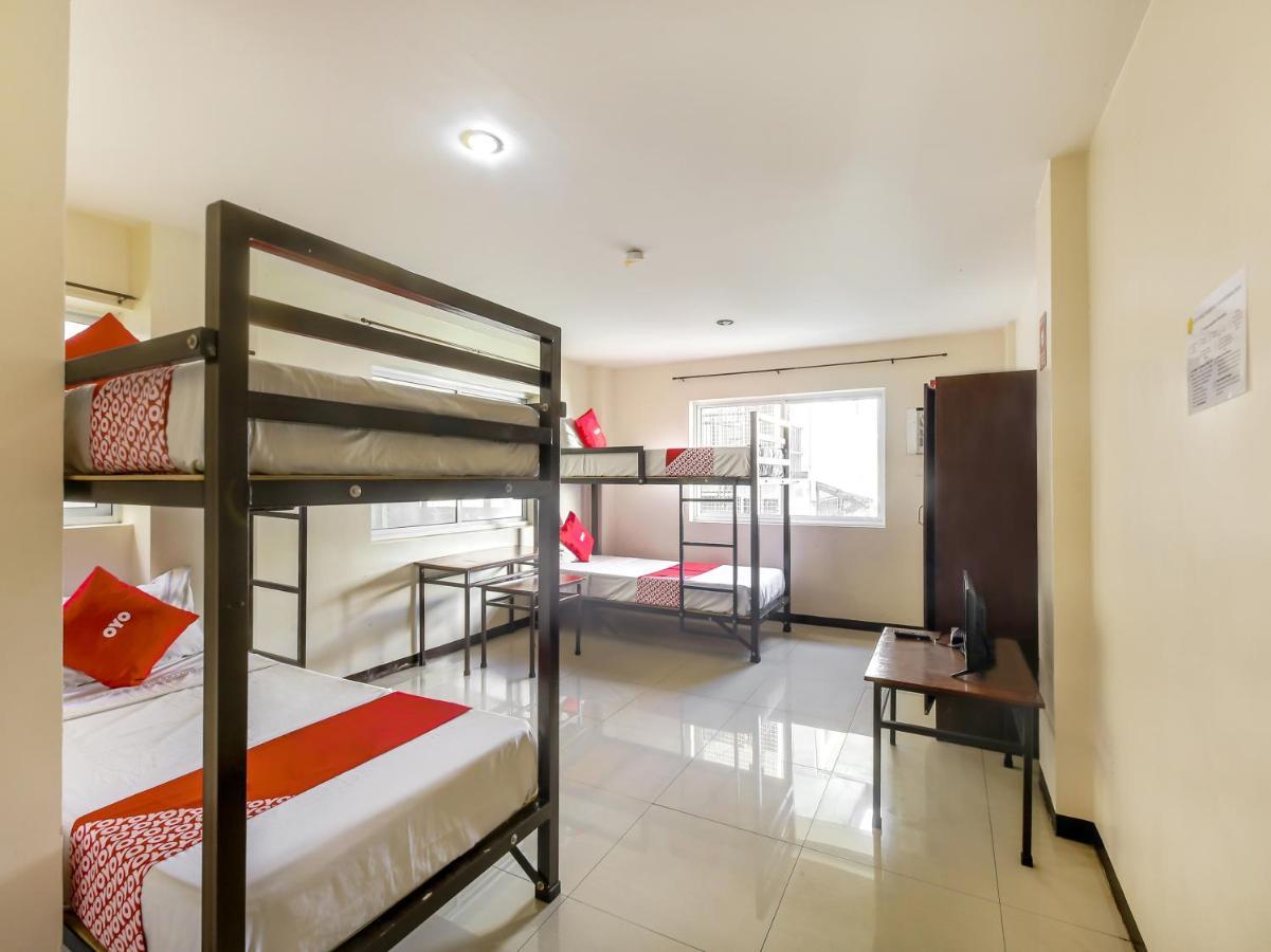 Oyo 842 City Smiles Apartelle San Juan  Bagian luar foto