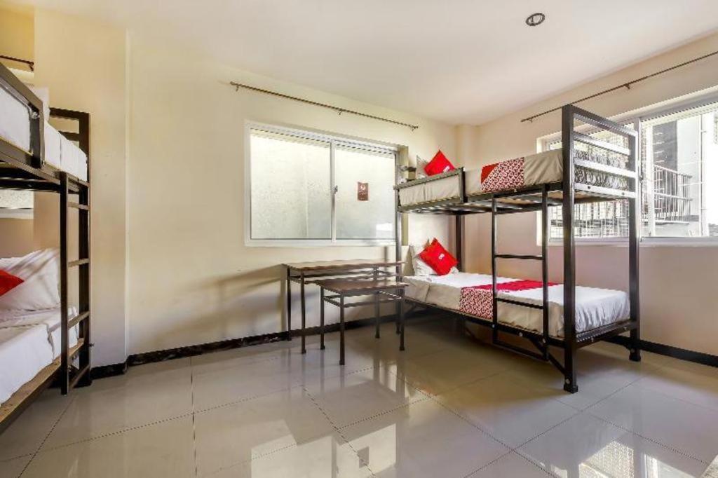 Oyo 842 City Smiles Apartelle San Juan  Bagian luar foto