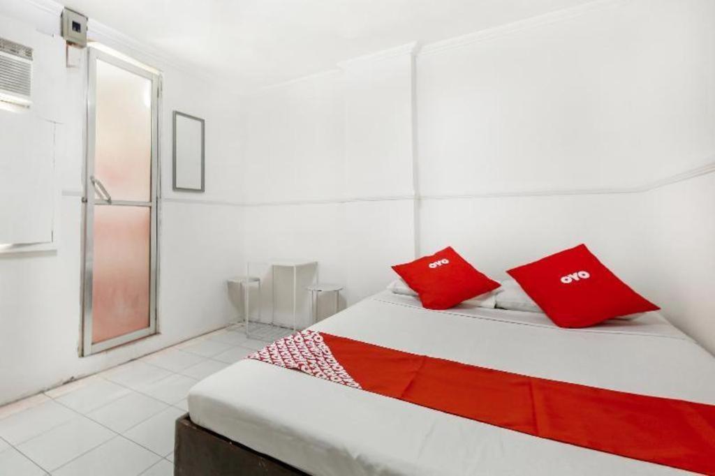 Oyo 842 City Smiles Apartelle San Juan  Bagian luar foto