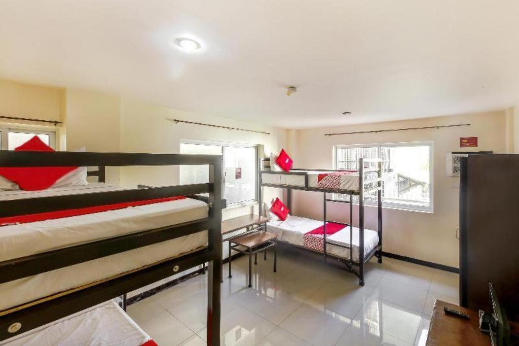 Oyo 842 City Smiles Apartelle San Juan  Bagian luar foto